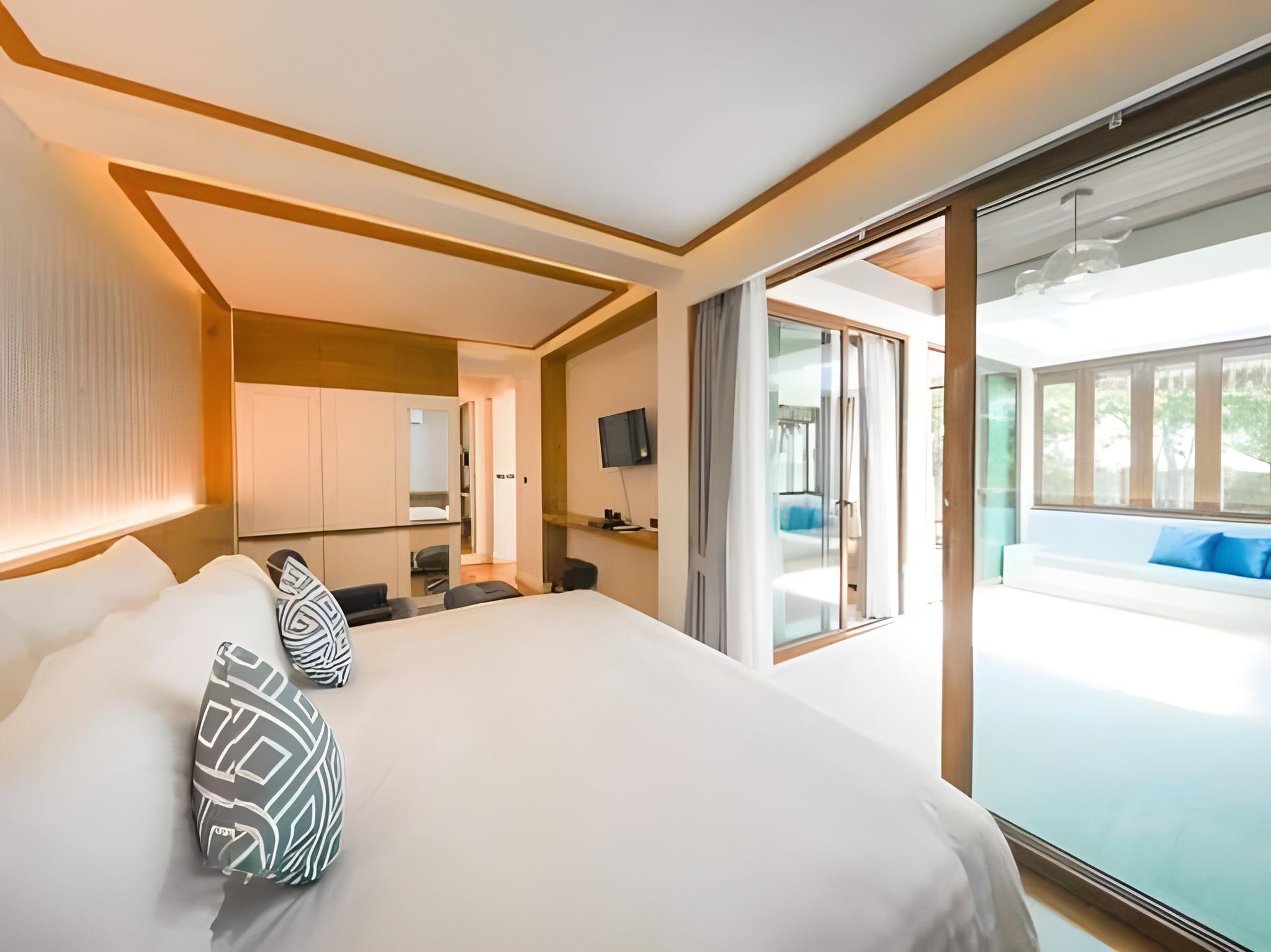 Skypool, Suite