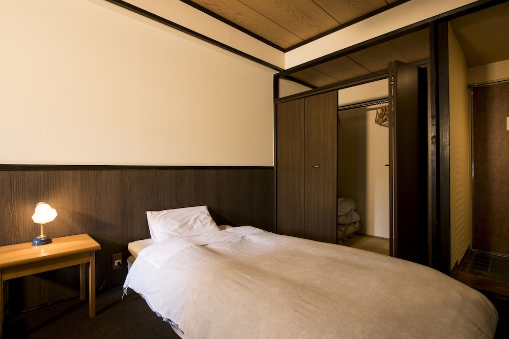 Hotel Hammond Takamiya 11/53