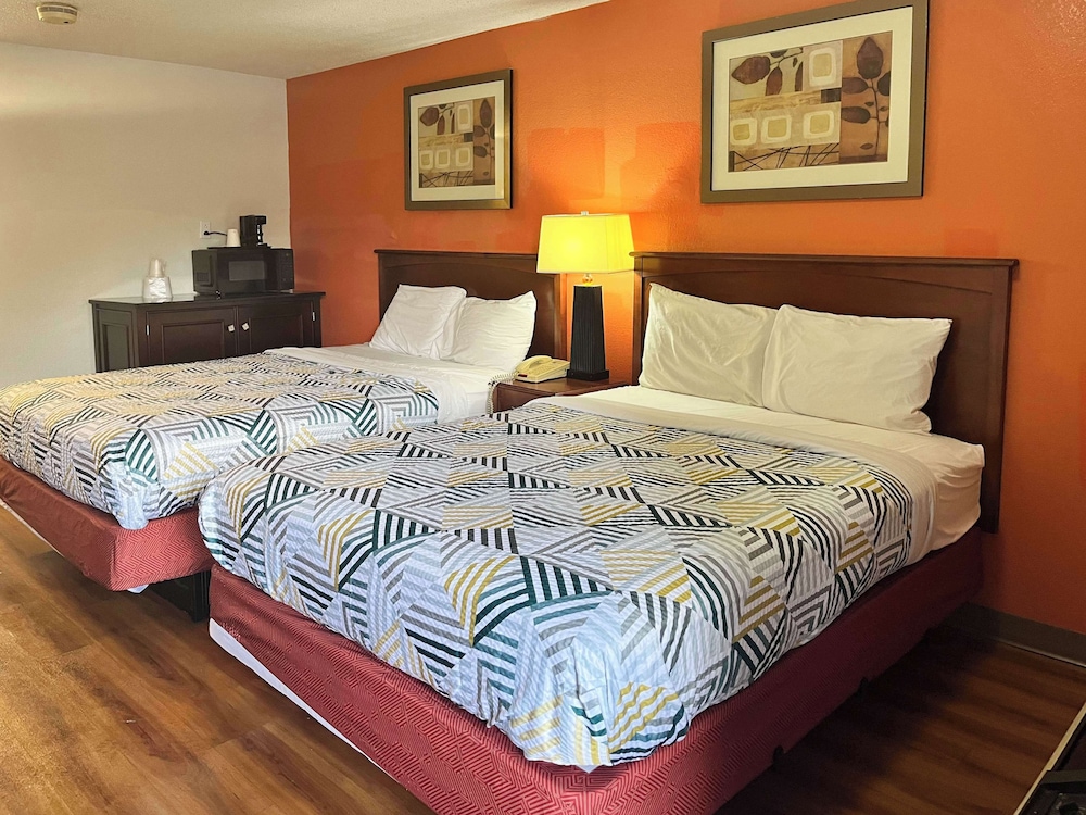 STANDARD, QUEEN BED