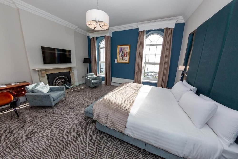 PRESIDENTIAL, SUITE
