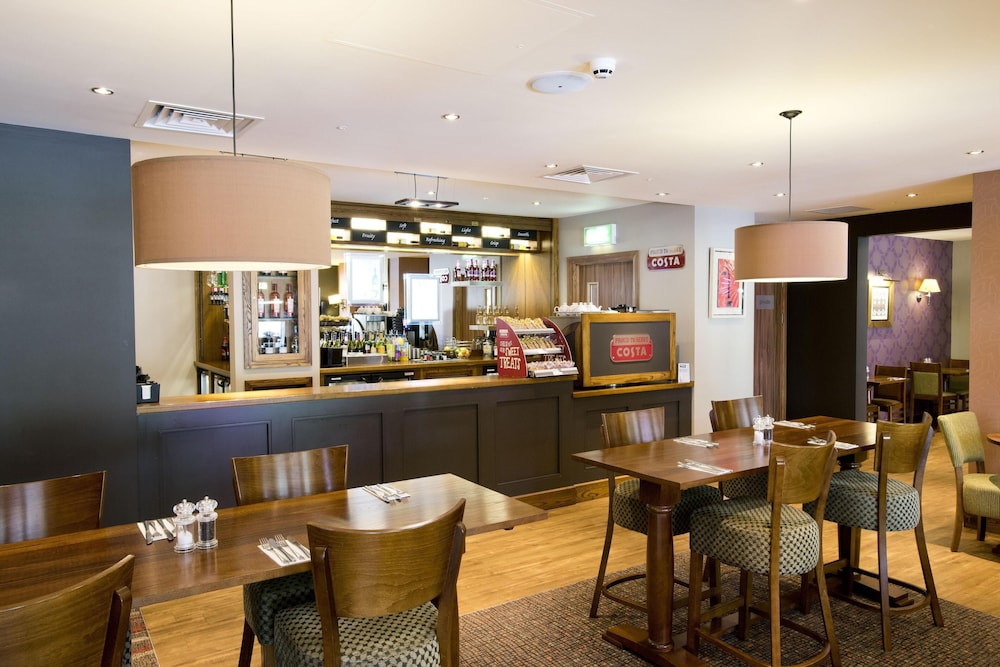 Premier Inn Aberdeen Airport (Dyce) 32/53