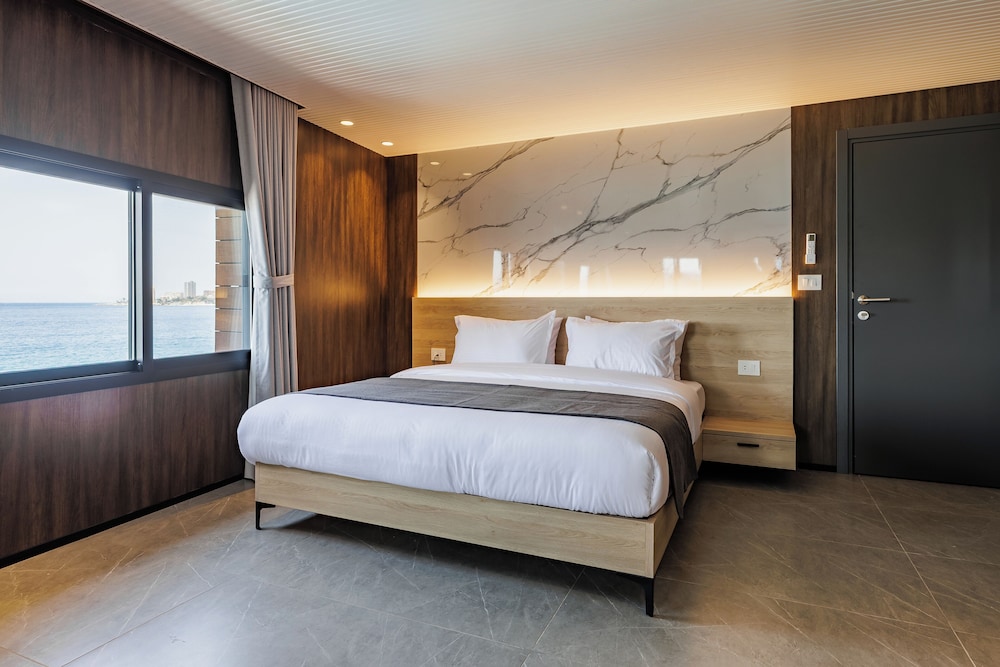 Middle Beach Hotel 16/49