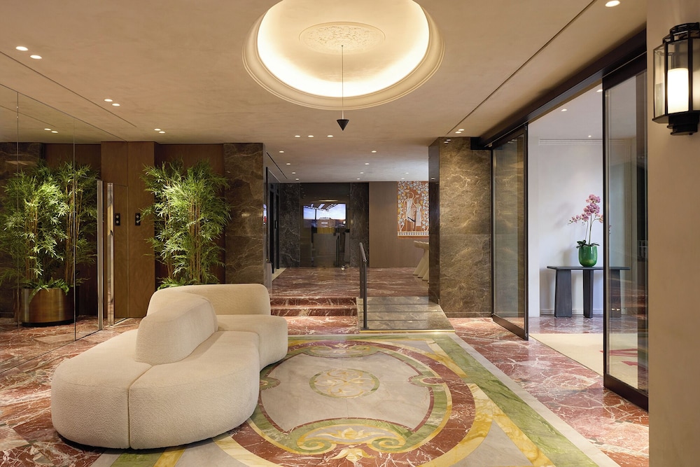 Astor Hotel 46/69