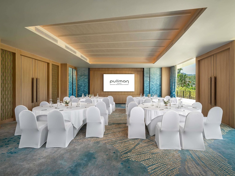 Pullman Phuket Karon Beach Resort 68/80