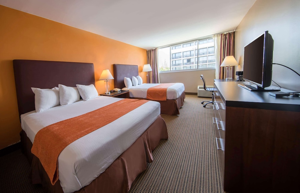 Howard Johnson by Wyndham Fullerton/Anaheim Conference Cntr 9/29
