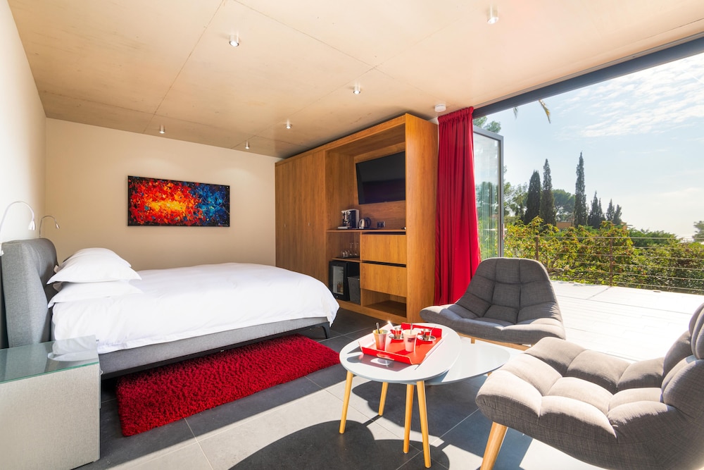The Address Cassis 2/40