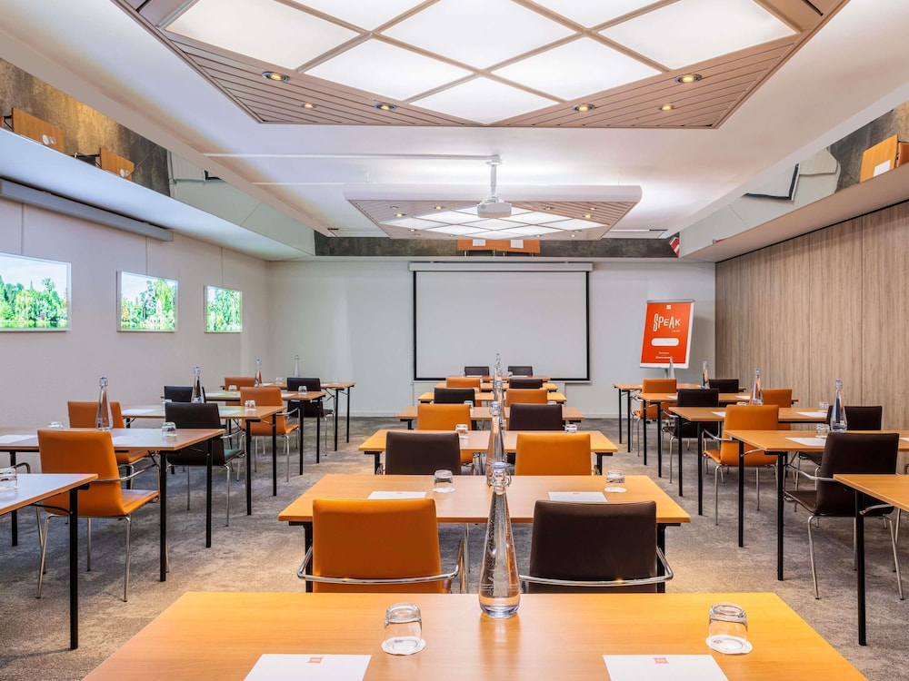 Ibis Lausanne Crissier 34/49
