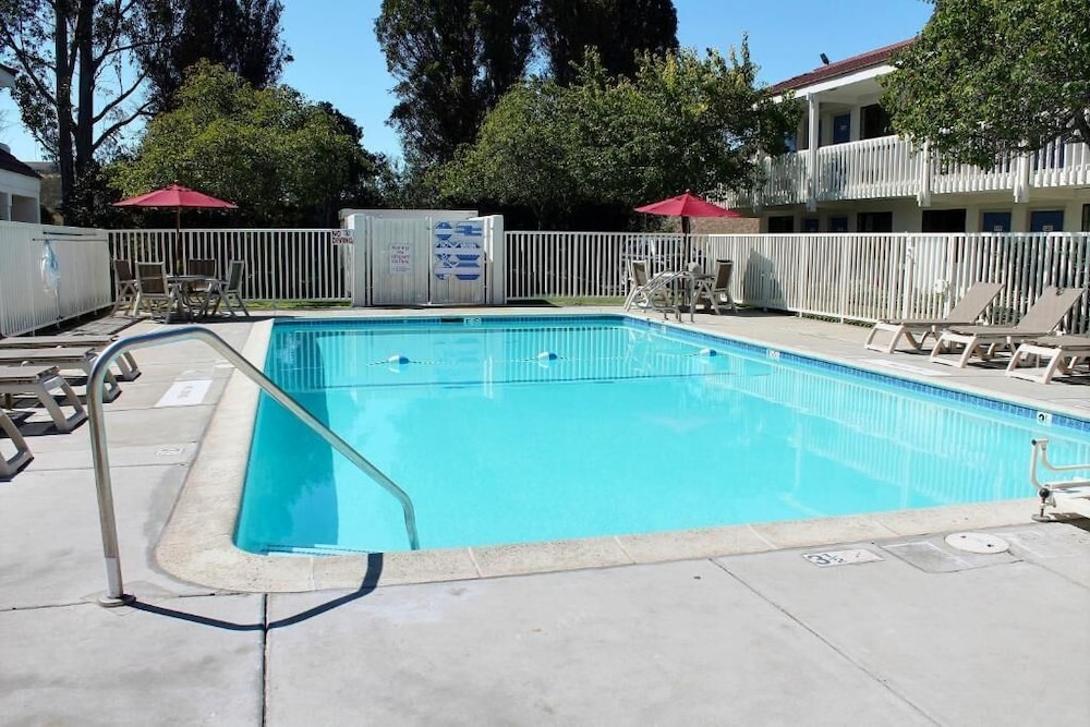Motel6 San Luis Obispo, CA - South 39/51
