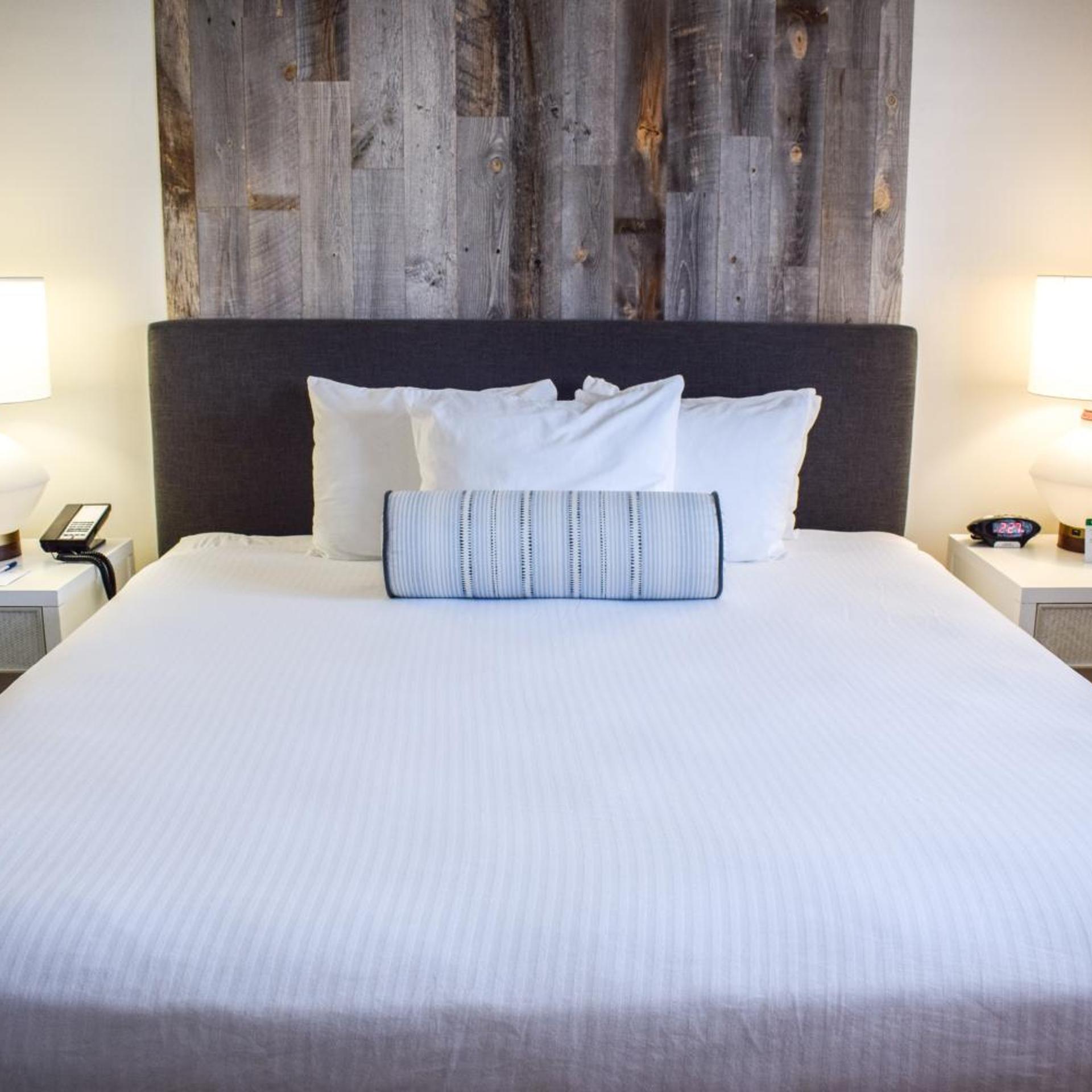 SUITE, KING BED