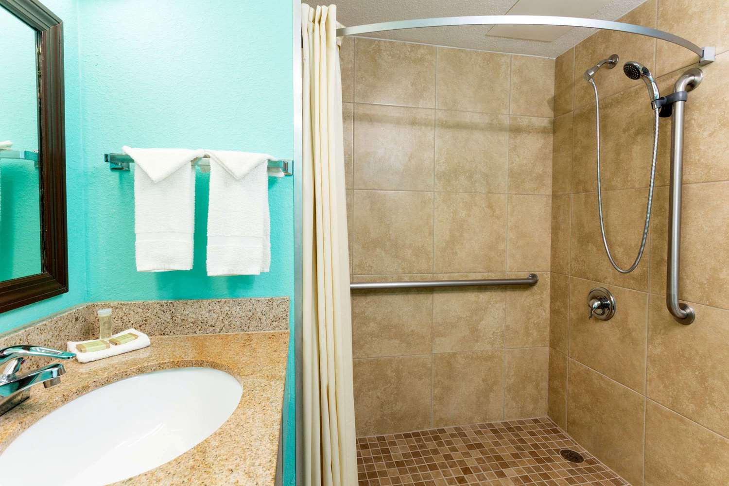 Super 8 by Wyndham Naples 30/31