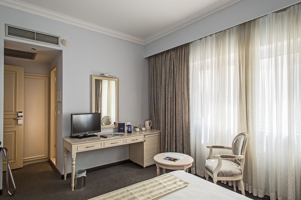Stratos Hotel Athens, Vassilicos House of Hospitality 29/39