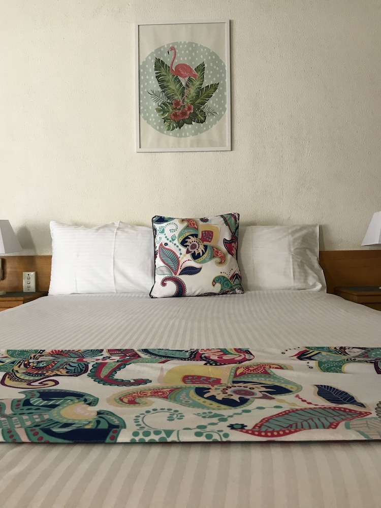 TROPICAL GATEWAY MOTOR INN 50/62