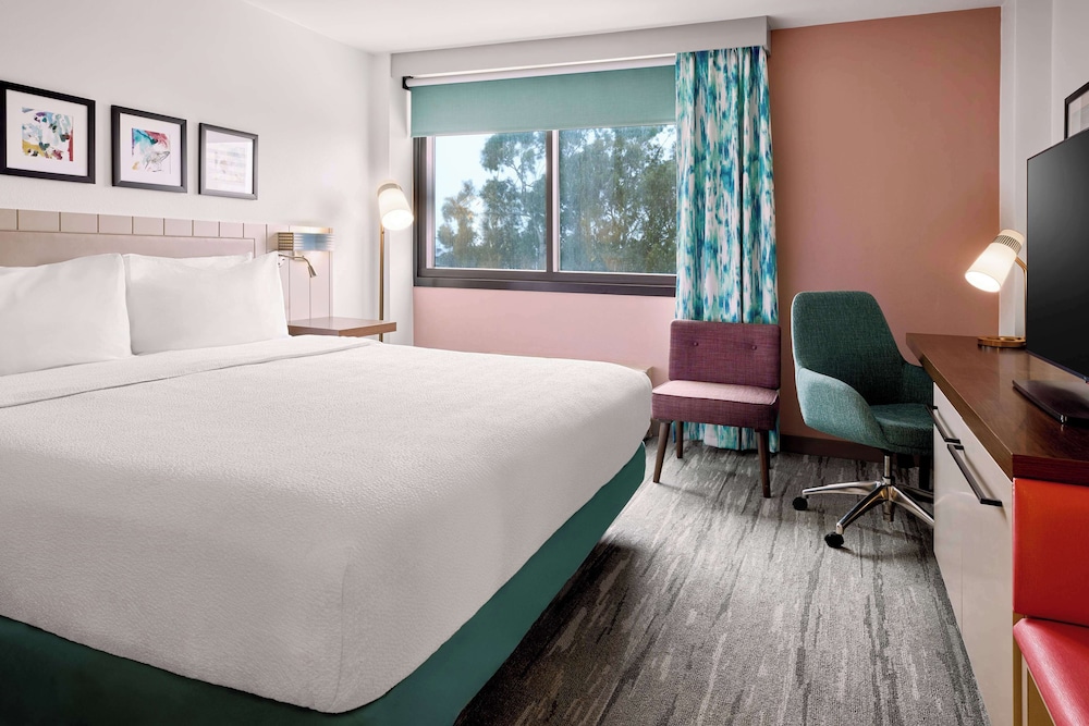 ROOM, KING BED, ACCESSIBLE