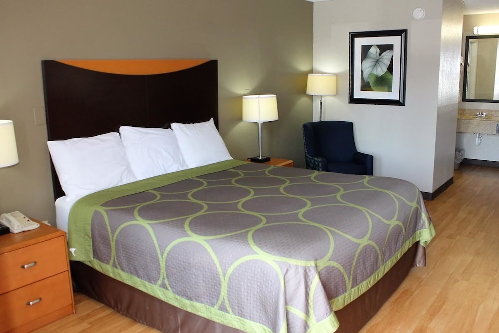 Super 8 By Wyndham Fredericksburg 13/28