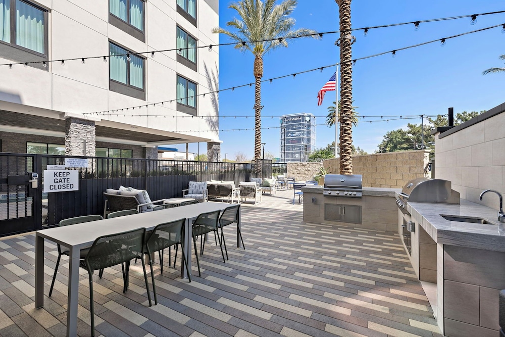 Hampton Inn by Hilton Ontario Airport 21/36