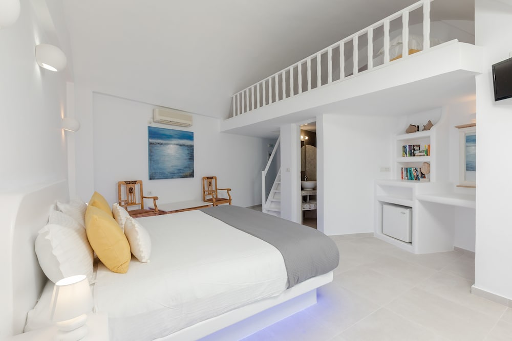 SUPERIOR, QUEEN BED, SEA VIEW