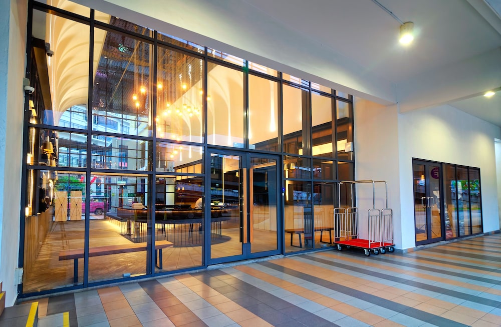 Bespoke Hotel Puchong 25/50