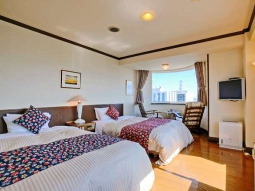 Room, Twin Beds, Canal Side