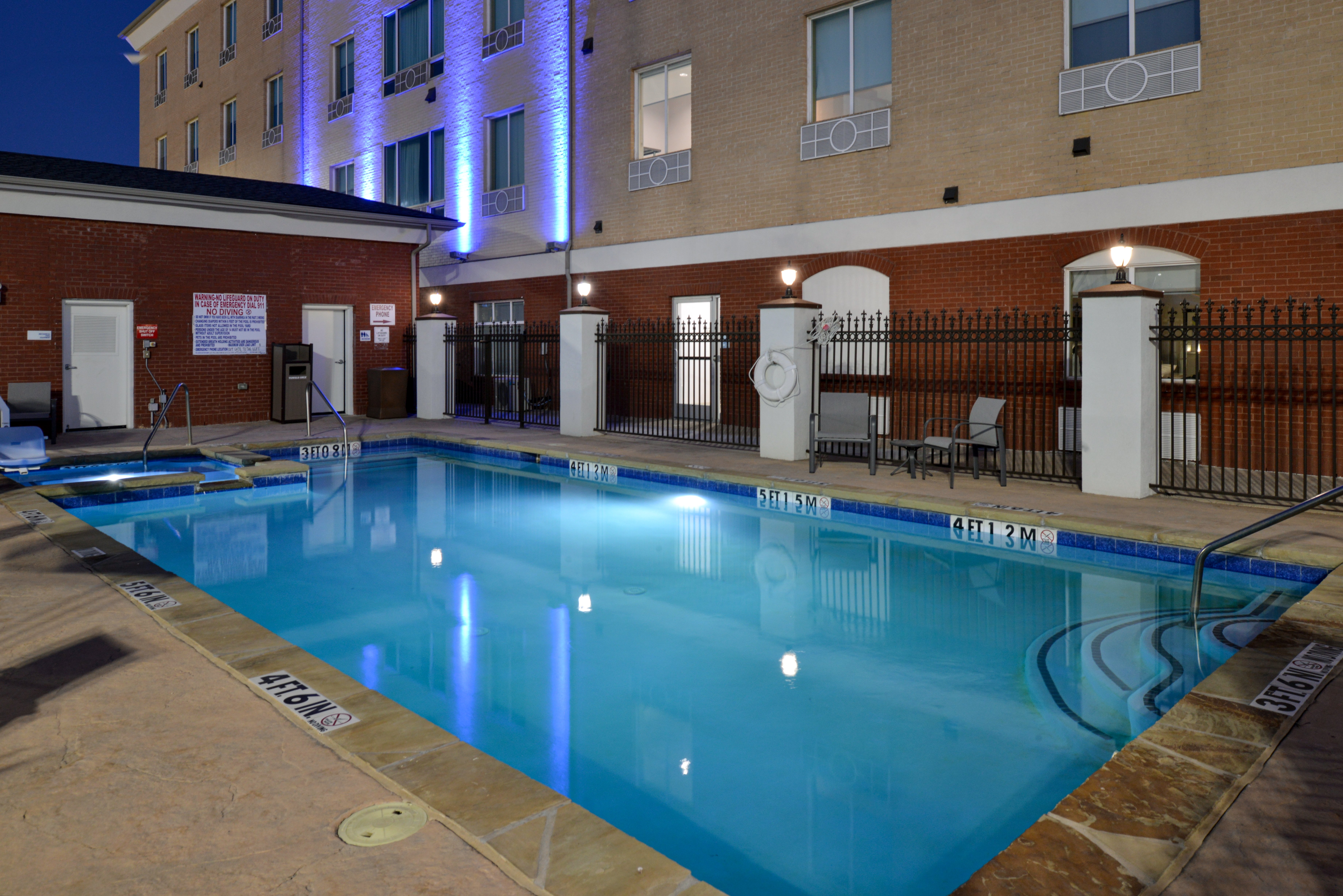 Holiday Inn Express & Suites Royse City - Rockwall, an IHG Hotel 38/70
