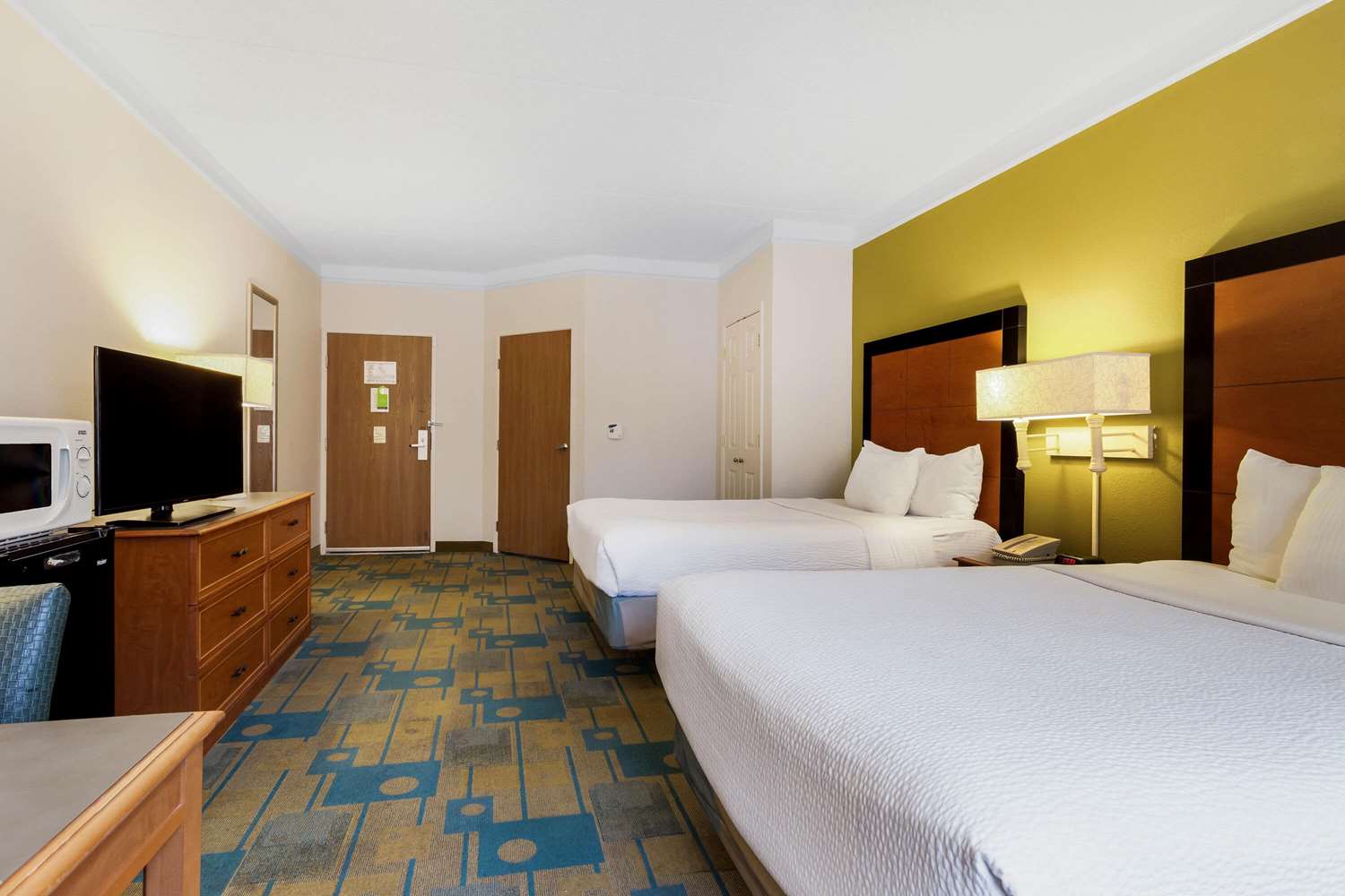 La Quinta Inn & Suites by Wyndham St. Pete-Clearwater Airpt 24/51