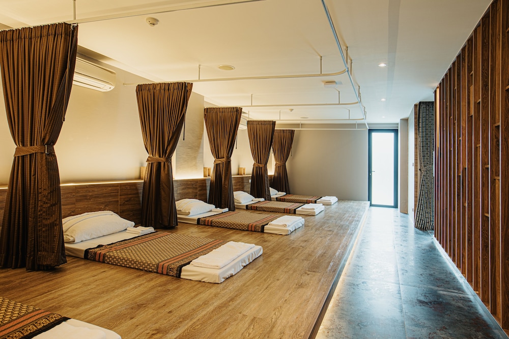 Rak Elegant Hotel Patong 27/69