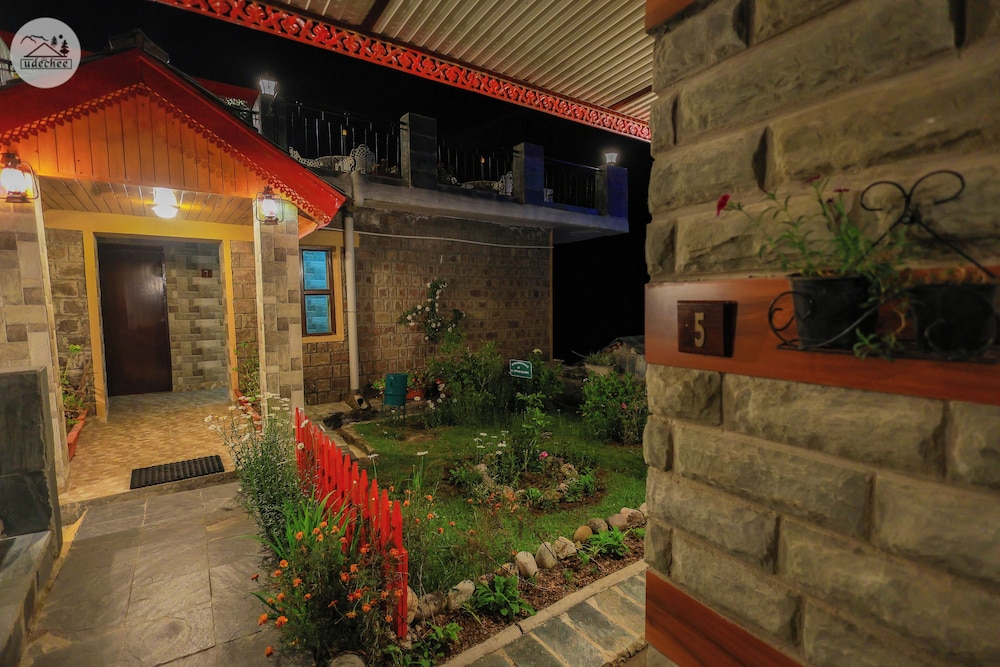 Udechee Huts 12/52