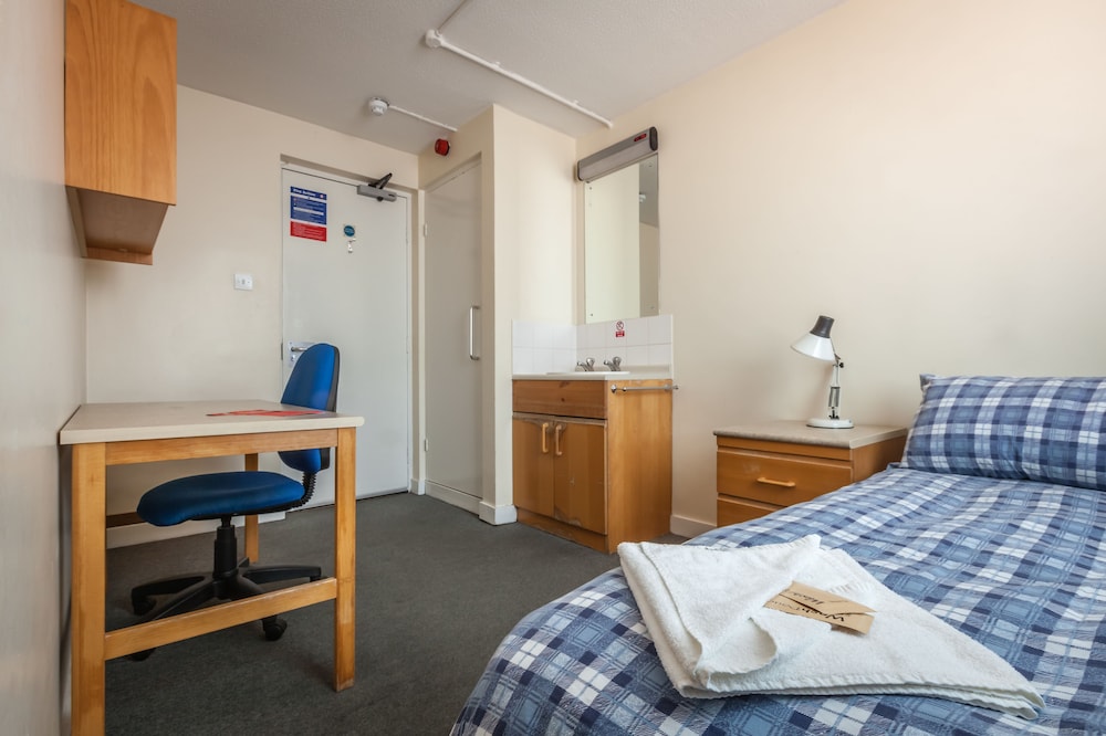 BASIC, SINGLE, SINGLE BED, SHARED BATHROOM