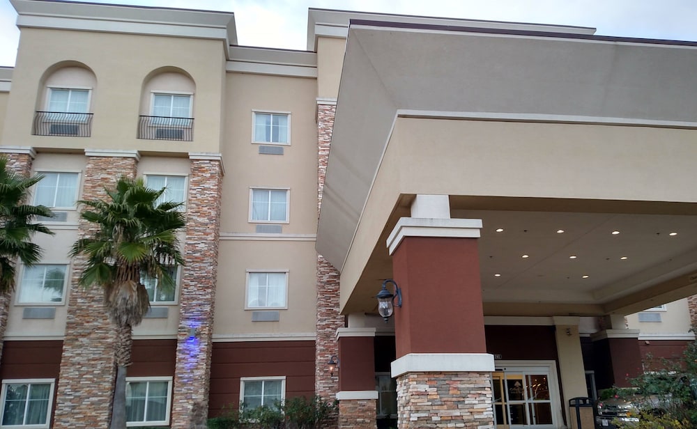Red Roof Inn and Suites Longview 18/26