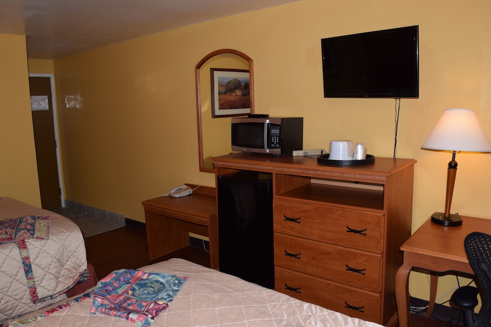 Americas Best Value Inn Jefferson City 21/33