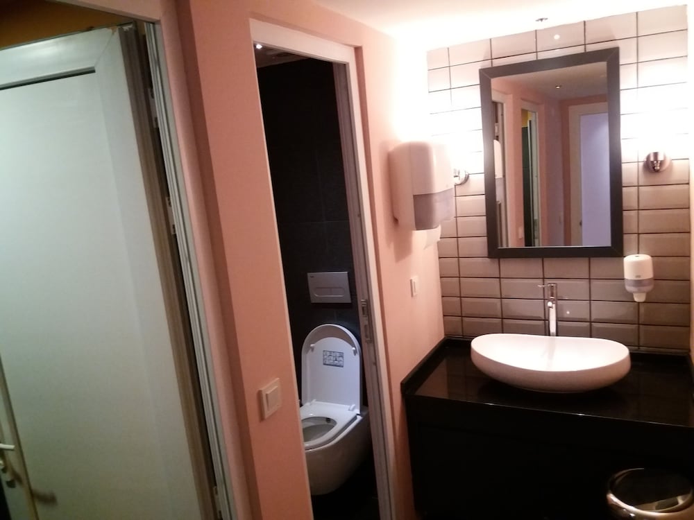 Sakura Hostel & Pub 86/88
