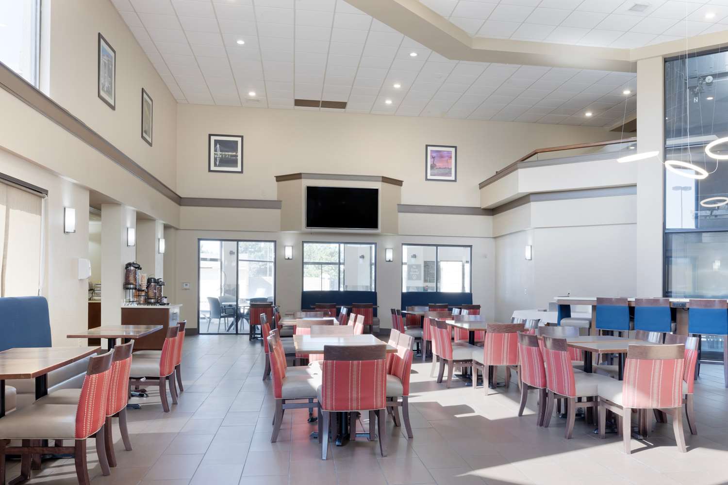 Comfort Inn and Suites Wichita Northeast, KS 20/27