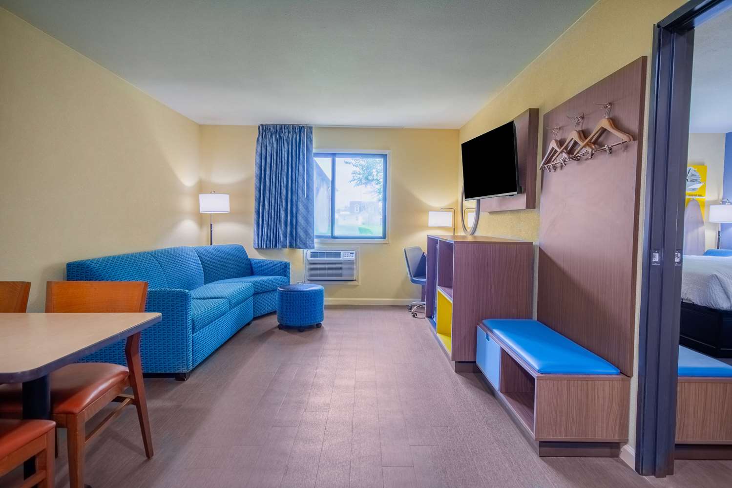 Days Inn & Suites by Wyndham Waterloo 21/30