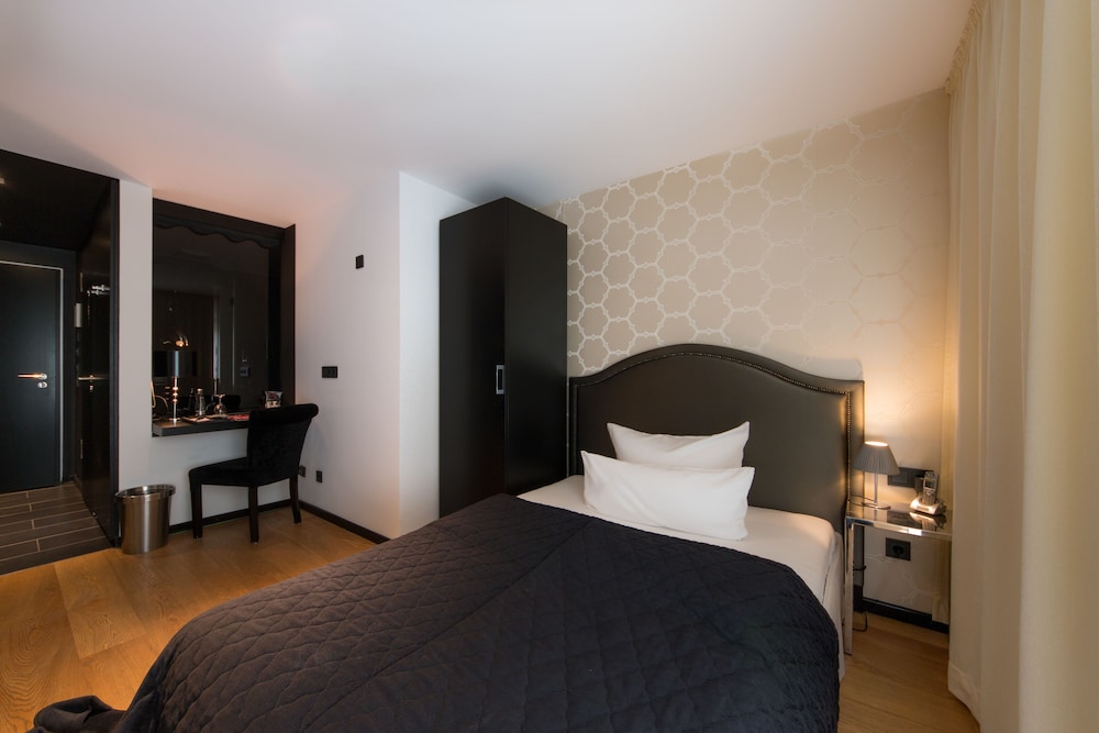 ROOM, SINGLE, COURTYARD VIEW, BALCONY