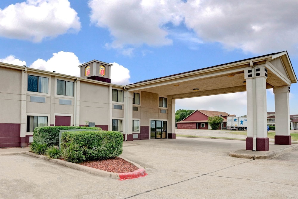Super 8 by Wyndham Waxahachie TX 1/41