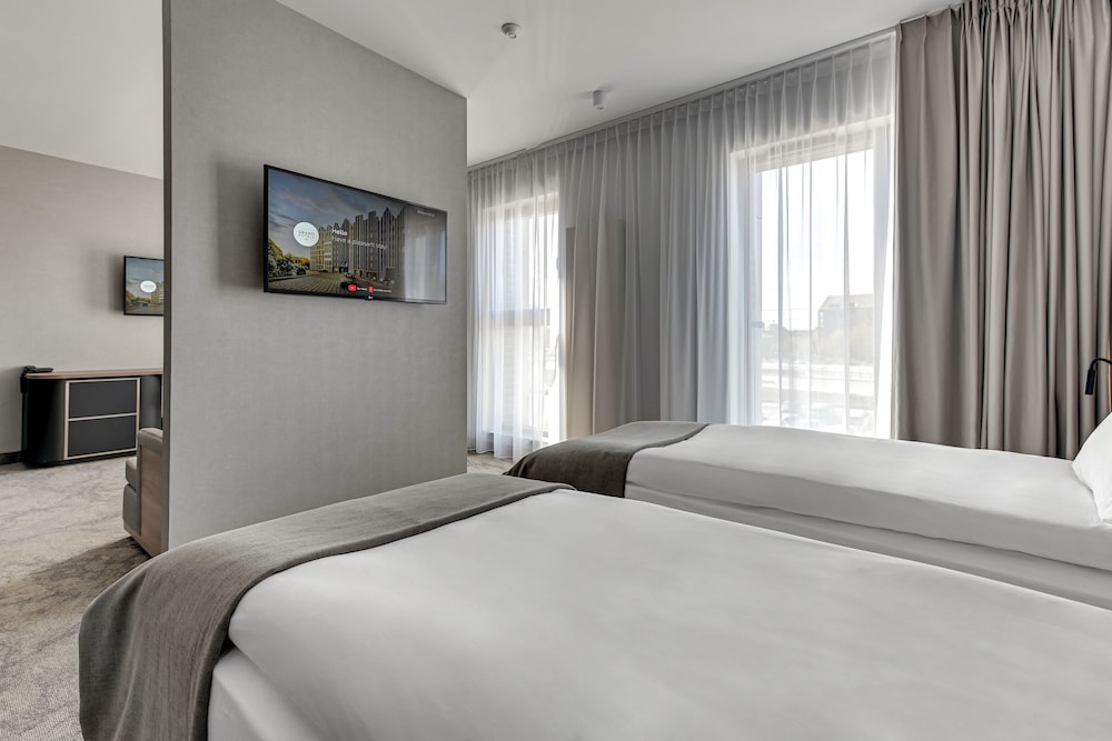 BUSINESS, MULTIPLE BEDS