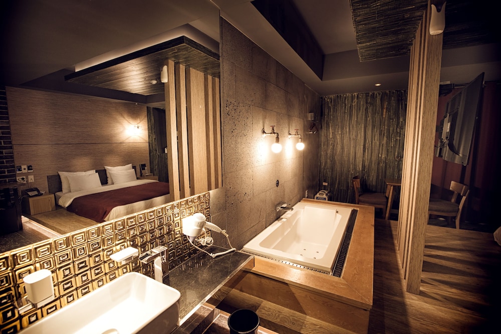 Hotel 109 34/73