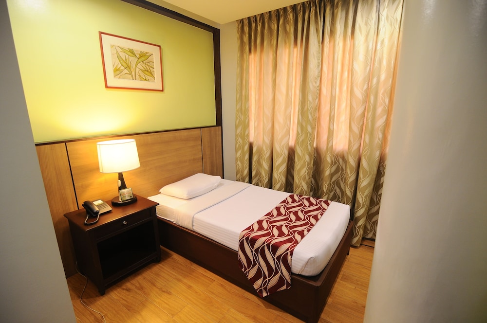 Regency Inn 26/36
