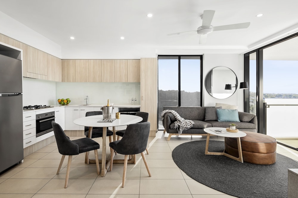 ALCYONE HOTEL RESIDENCES 41/61