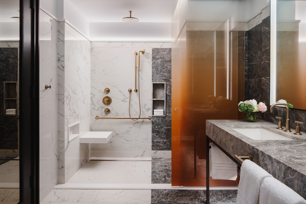 Four Seasons Hotel Montreal 67/68