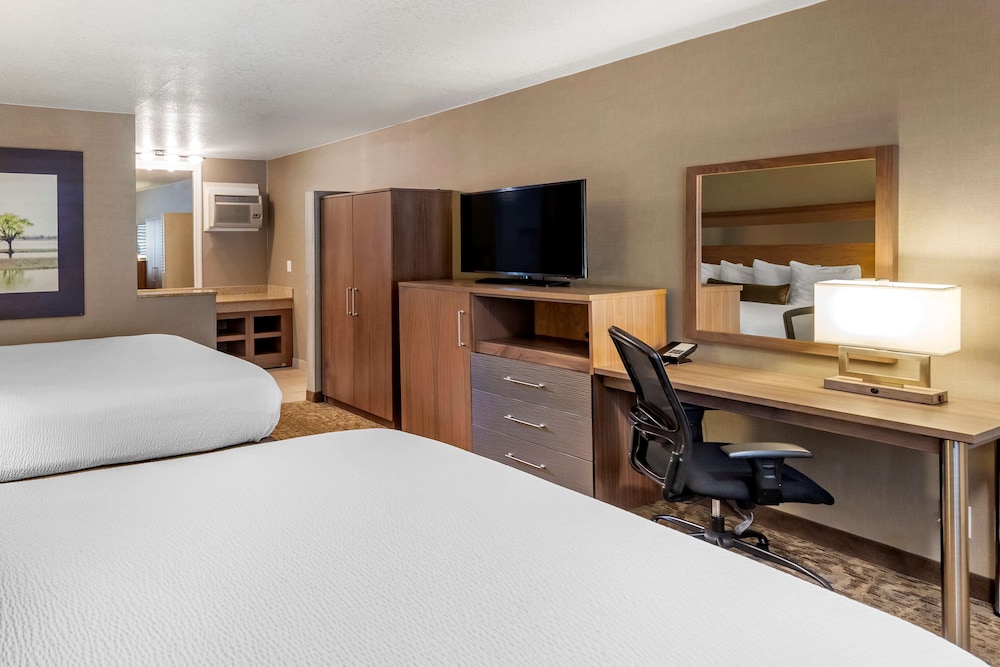 Best Western Plus Anaheim Inn 18/59