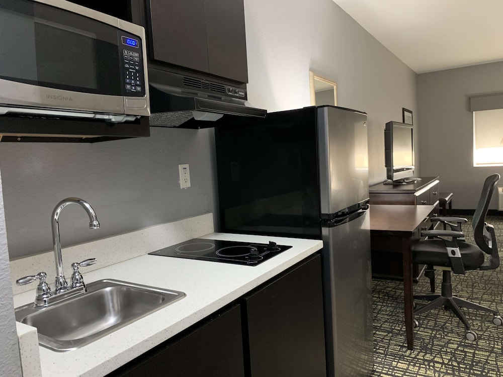 Best Western Plus Olive Branch Hotel & Suites 29/32