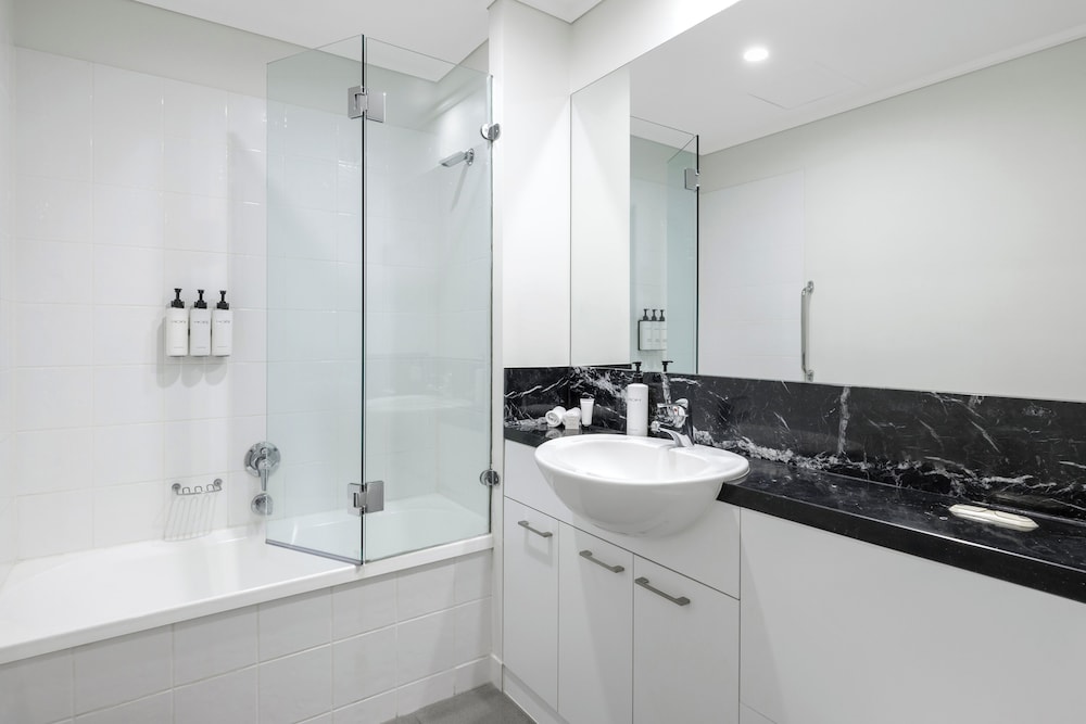 3 Bedrooms, Deluxe, Apartment, King and Twin Beds, Queen Bed, 2 Bathrooms، Quest Southbank 6/10