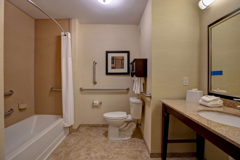 Hampton Inn Dekalb Near The University 13/41