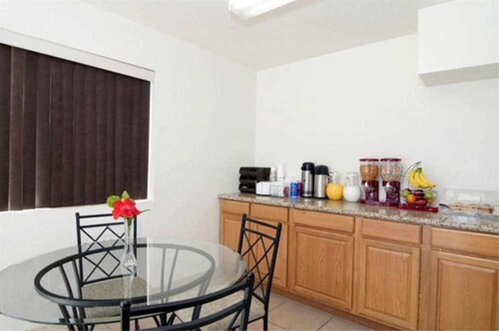 Americas Best Value Inn & Suites Port Arthur 22/25