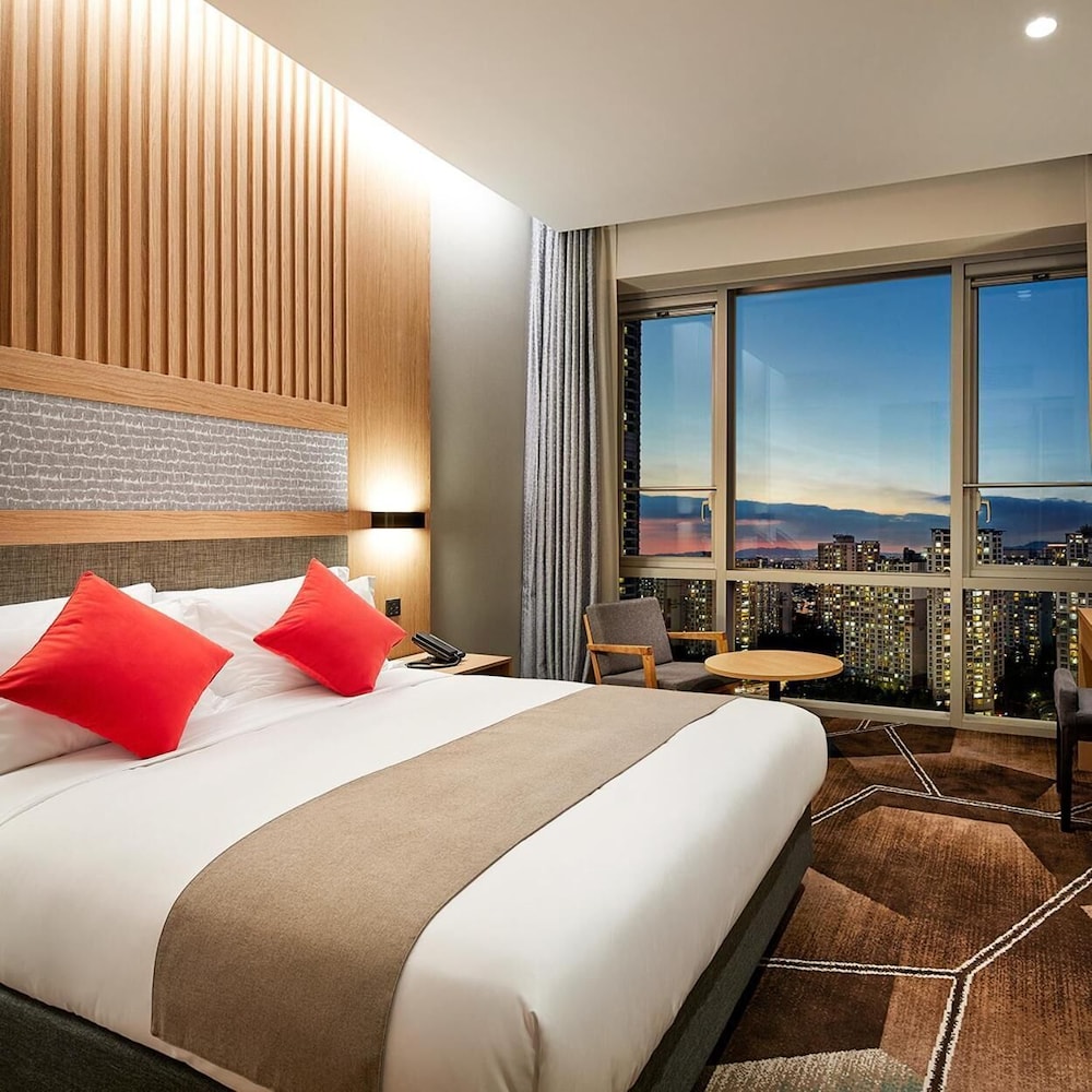 DELUXE, DOUBLE BED