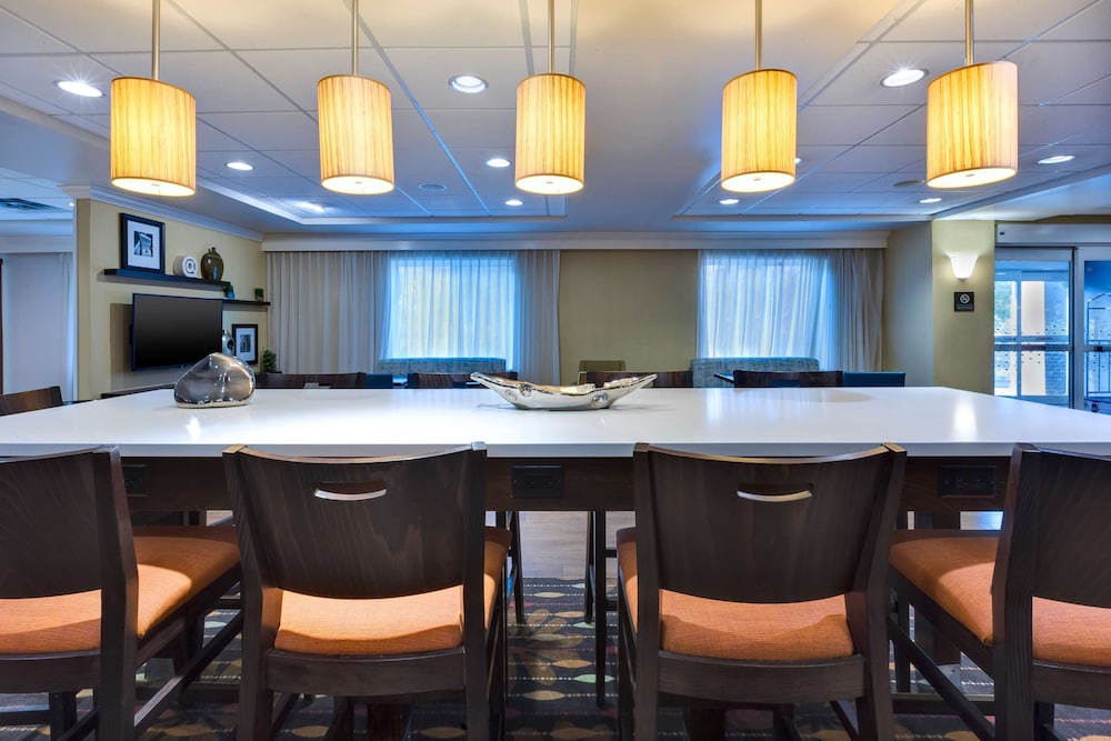Hampton Inn Waterbury Ct 17/22