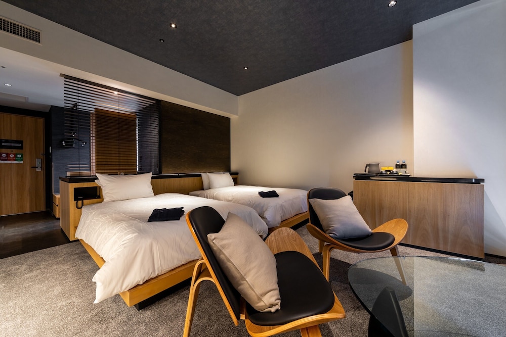 Sky, Twin Beds