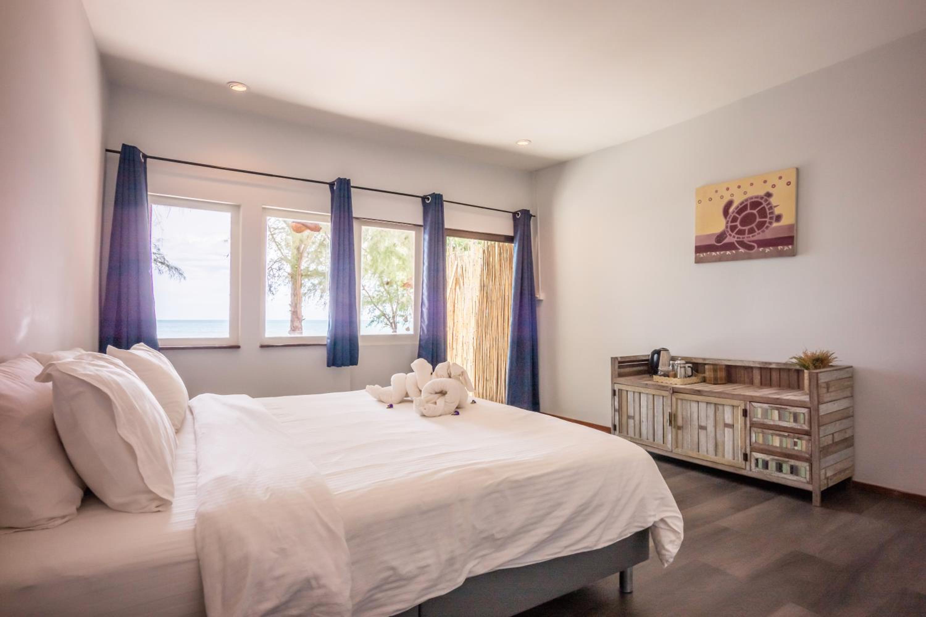 Room, King Bed, Beach Front, Ocean View, Sofa
