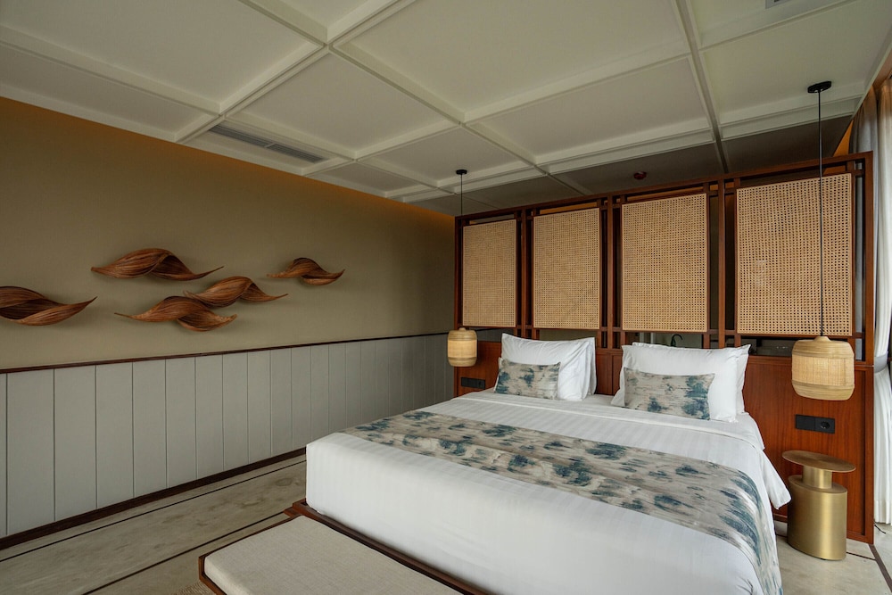 STUDIO, SUITE, KING BED, BALCONY