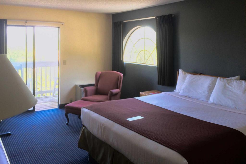 Room, King Bed, Balcony